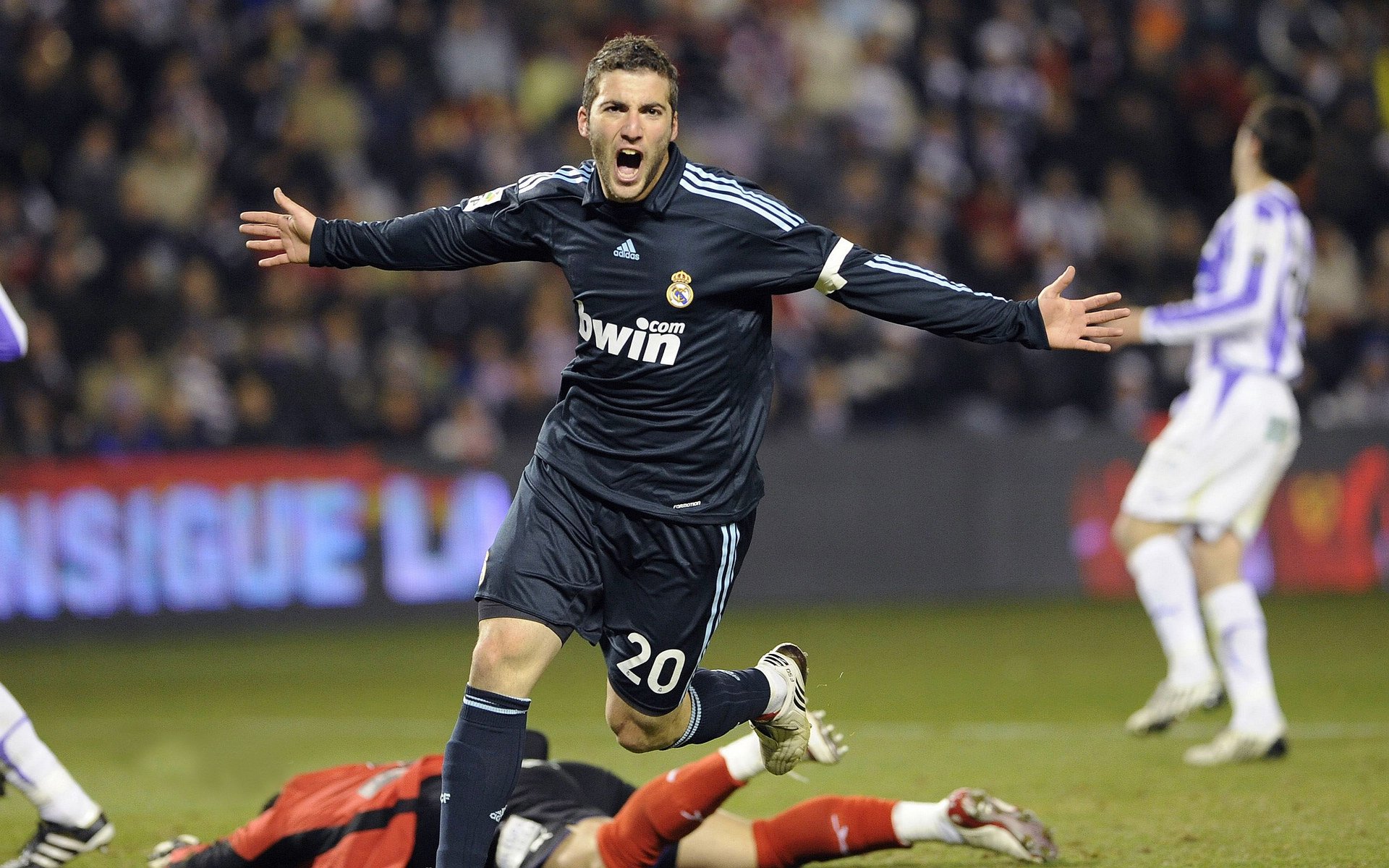 国际赛战术手册公开，促进跨国教练学术交流，国际战术手势