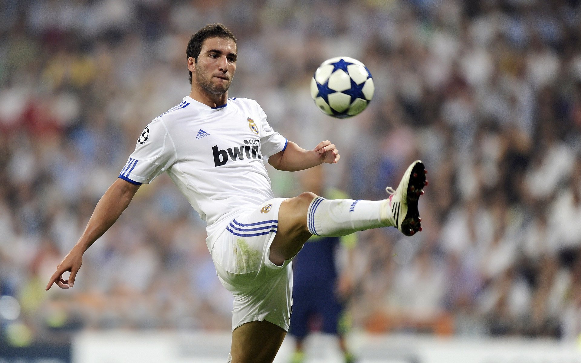 勇士爆冷负雄鹿 库里遭遇严防死守，勇士库里经典比赛视频全程